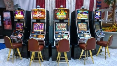 dingdongtogel 127 mobile app interface showing live blackjack table and deposit options